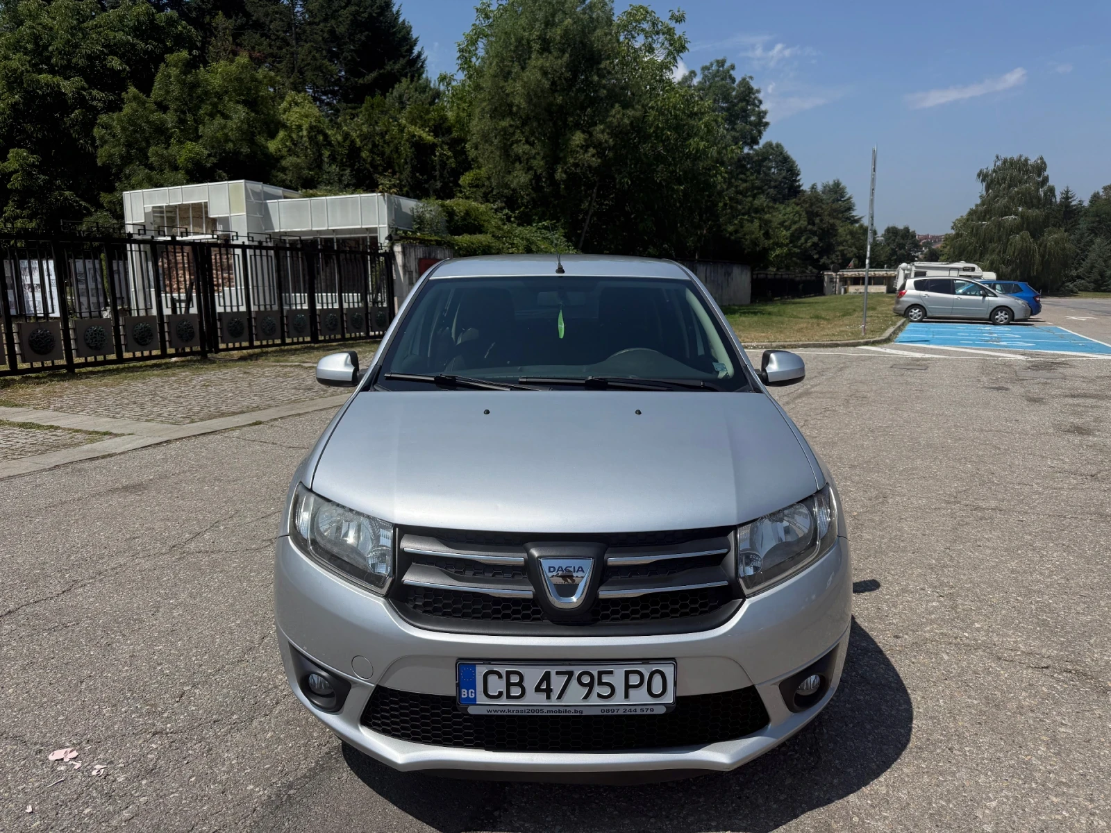 Dacia Sandero 1.2 75 кс - газ, снимка 3 - Автомобили и джипове - 55330935