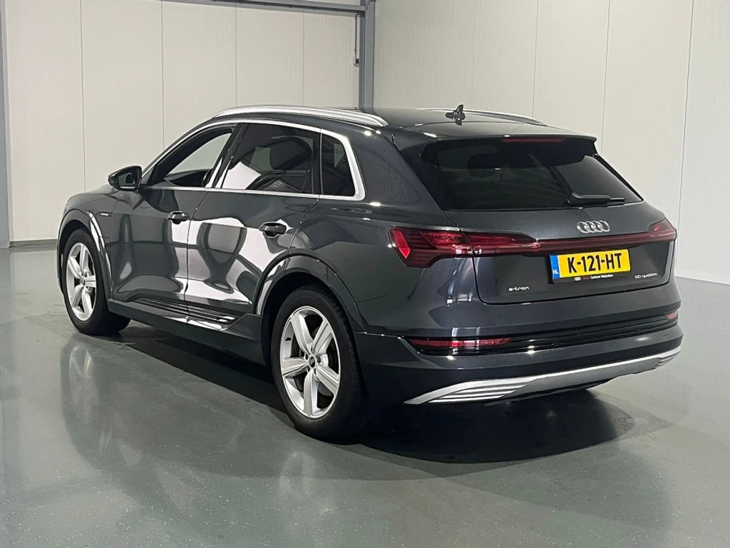 Audi E-Tron 50 Launch, снимка 3 - Автомобили и джипове - 55378476