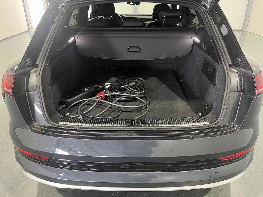 Audi E-Tron 50 Launch, снимка 8 - Автомобили и джипове - 55378476
