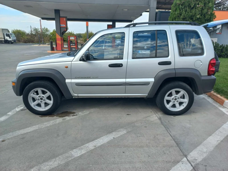 Jeep Cherokee, снимка 4 - Автомобили и джипове - 48695335