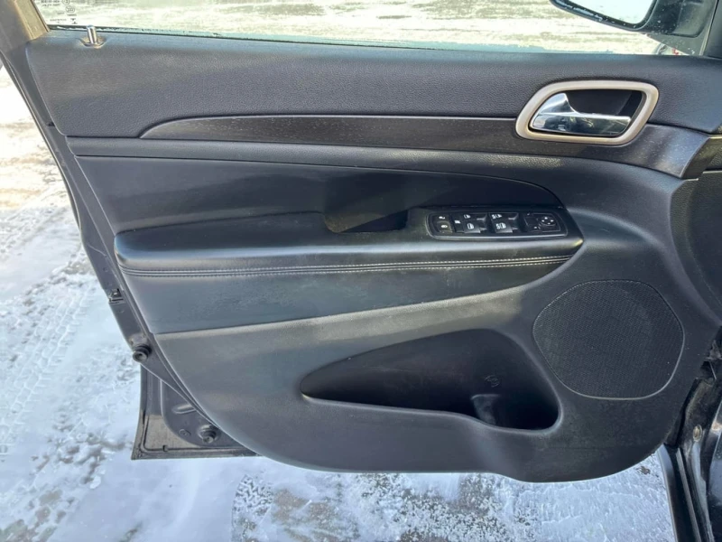 Jeep Grand cherokee * Laredo * CARFAX * БЕЗ ПЪРВОНАЧАЛНА ВНОСКА, снимка 13 - Автомобили и джипове - 53193450