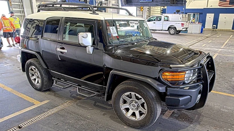 Toyota Fj cruiser - 39899 лв. - 68210517 | Car24.bg