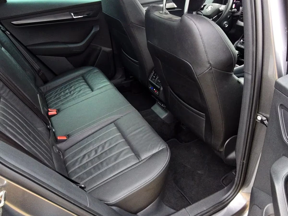 Skoda Karoq 2.0/150HP/SPORT/4X4/PANO/360/AMBI/DIGITAL/ACC/246z | Mobile.bg � ����������� 11