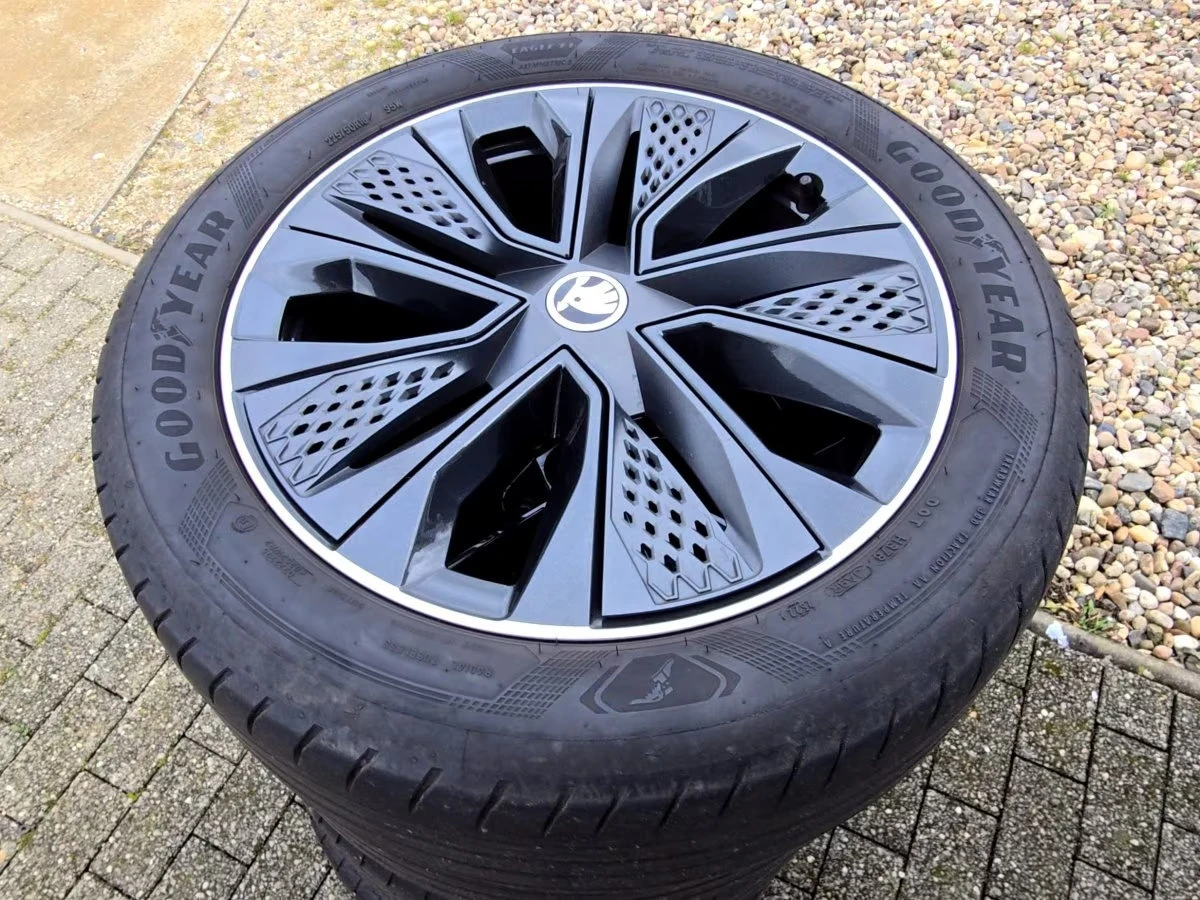 Skoda Karoq 2.0/150HP/SPORT/4X4/PANO/360/AMBI/DIGITAL/ACC/246z | Mobile.bg � ����������� 16