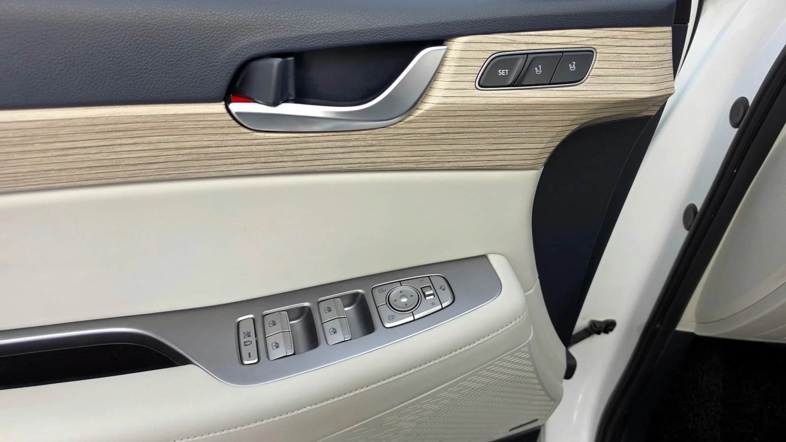 Hyundai Palisade 7 Места | HUD | 360 Камера | Вентилирани Седалки, снимка 15 - Автомобили и джипове - 54811900