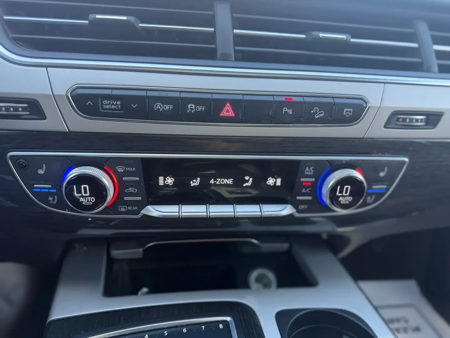 Audi Q7 PRESTIGE/PANORAMA/360CAM/ОБДУХ/ПОДГРЕВ, снимка 15 - Автомобили и джипове - 55237408
