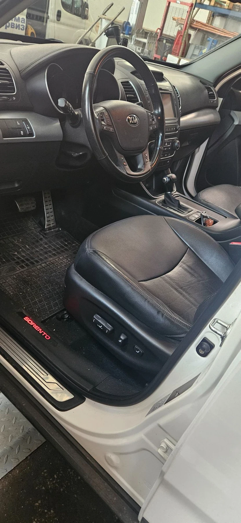 Kia Sorento 2.2CRDI 4X4, снимка 10 - Автомобили и джипове - 56316540