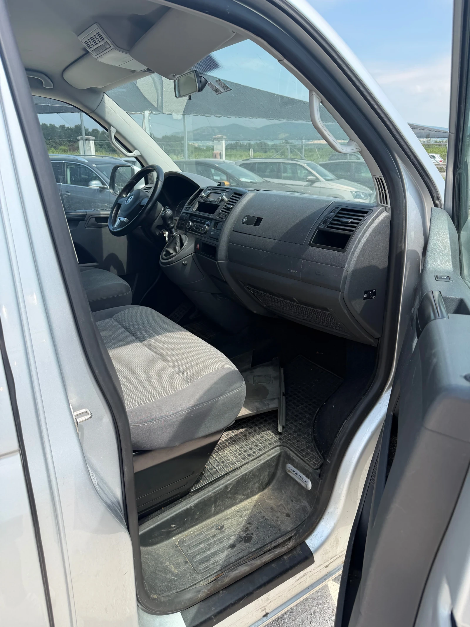 VW Caravelle 2.0/140кс MAXI EVRO5B 9места Климатроник, снимка 12 - Бусове и автобуси - 54996169