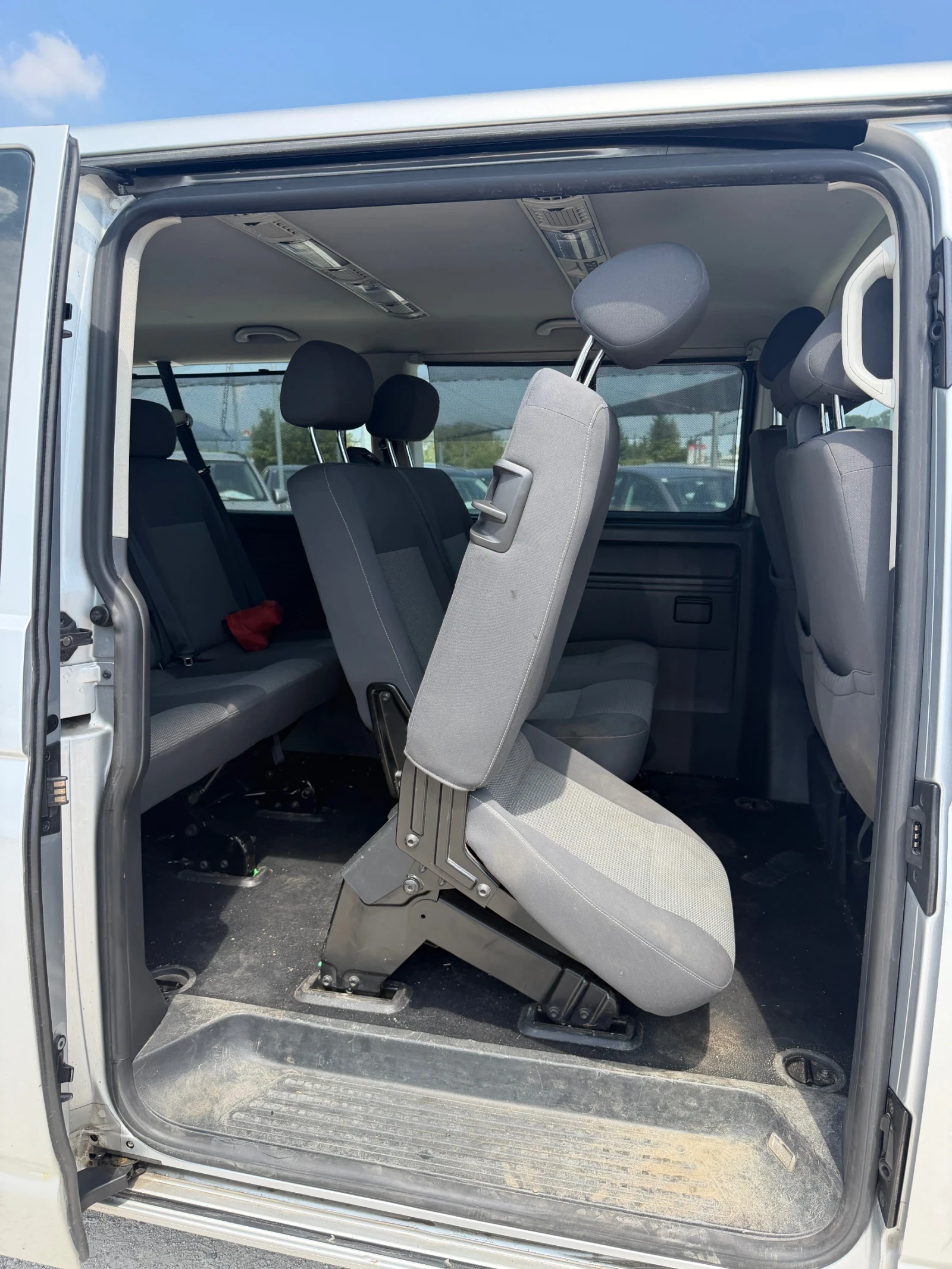 VW Caravelle 2.0/140кс MAXI EVRO5B 9места Климатроник, снимка 11 - Бусове и автобуси - 54996169