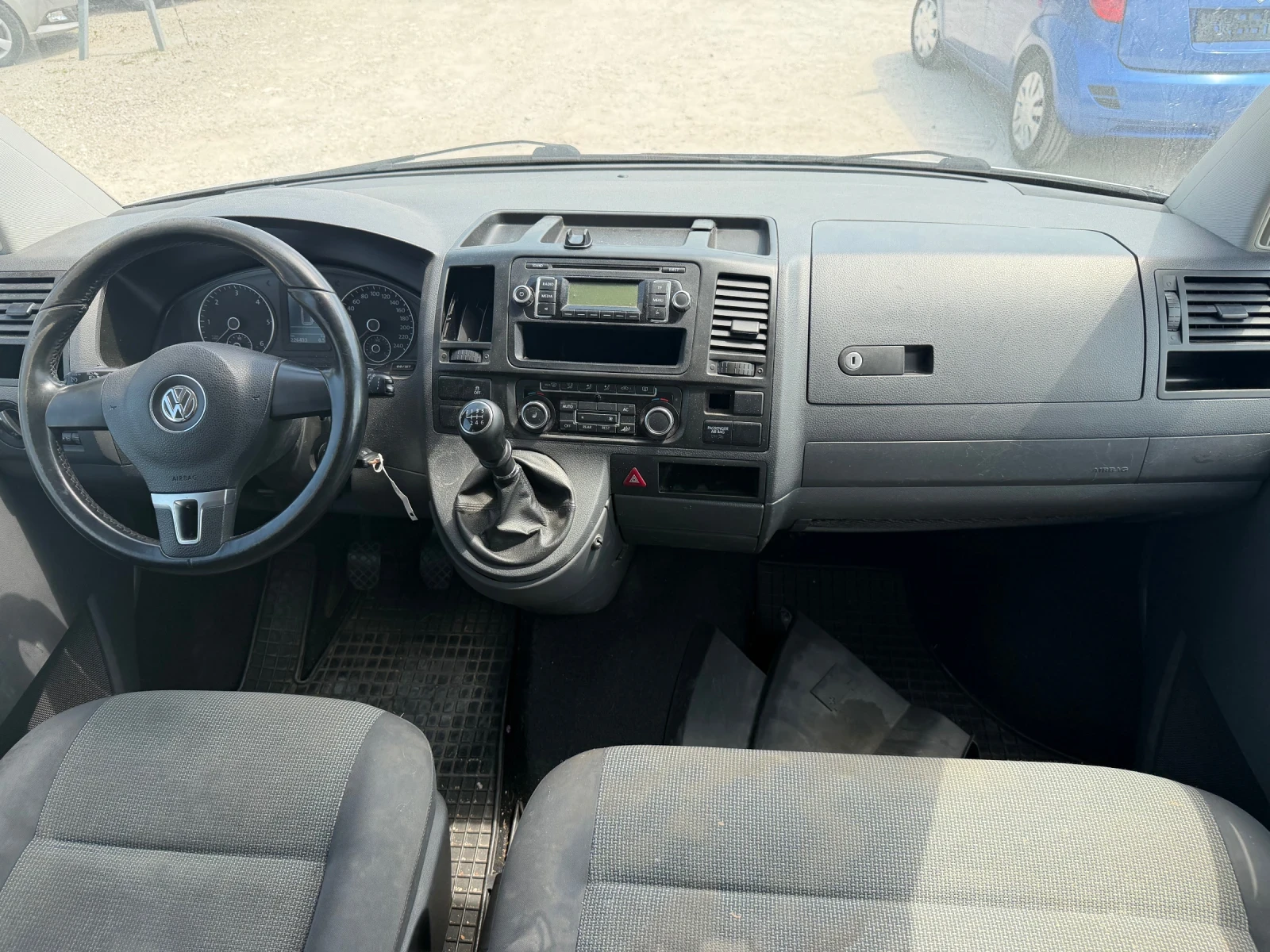 VW Caravelle 2.0/140кс MAXI EVRO5B 9места Климатроник, снимка 13 - Бусове и автобуси - 54996169