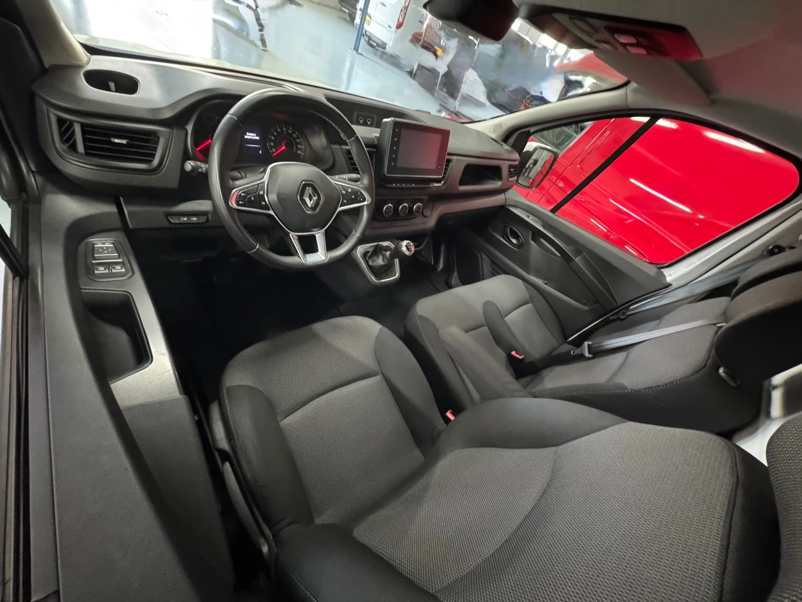 Renault Trafic, снимка 2 - Бусове и автобуси - 55426209