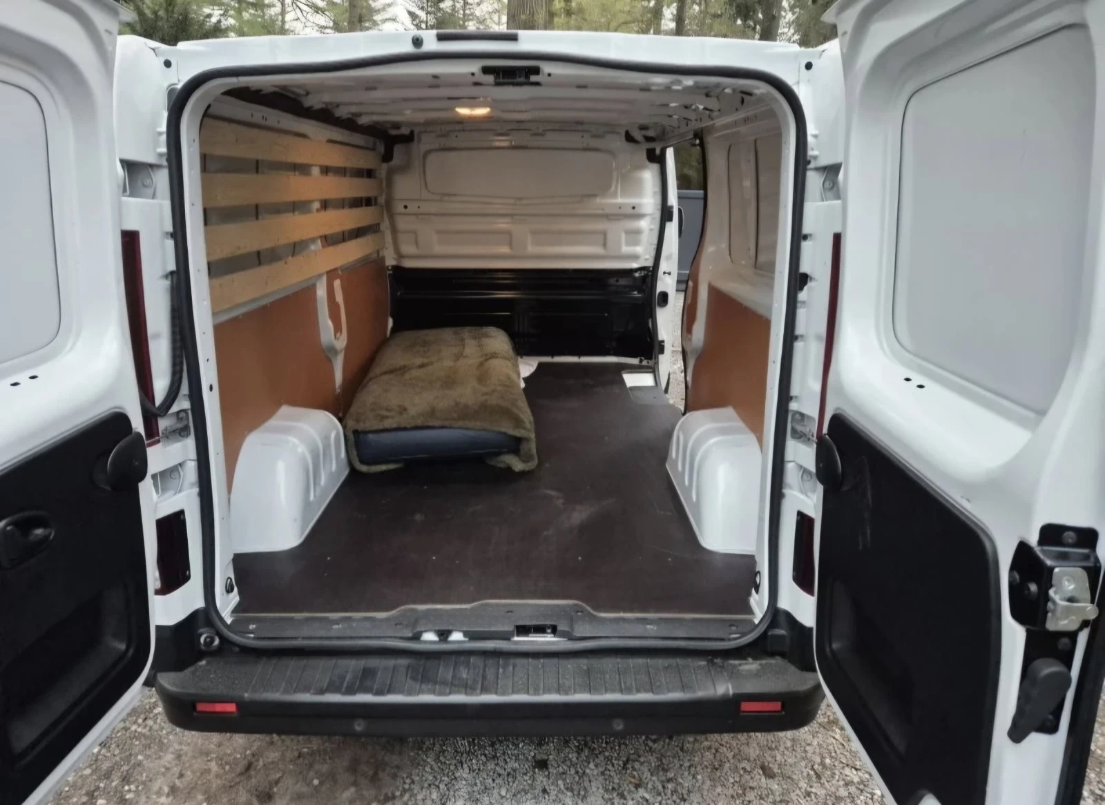 Renault Trafic, снимка 7 - Бусове и автобуси - 55566411