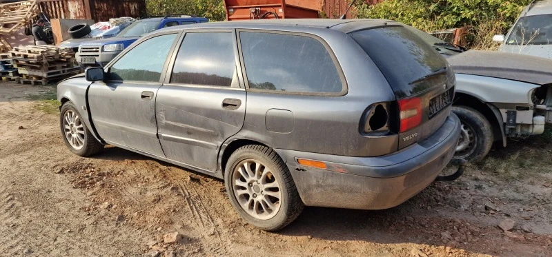 Volvo V40 1.9, снимка 2 - Автомобили и джипове - 42454735