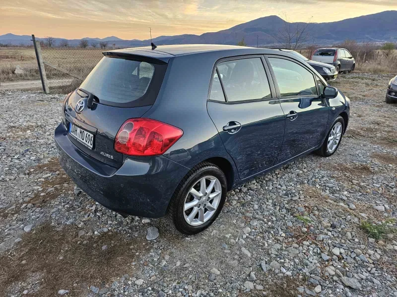 Toyota Auris 1.6 16 v, снимка 4 - Автомобили и джипове - 48089552