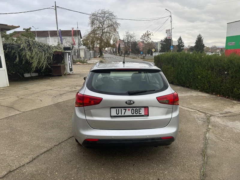 Kia Ceed 1.6 CRDI, снимка 3 - Автомобили и джипове - 53323520