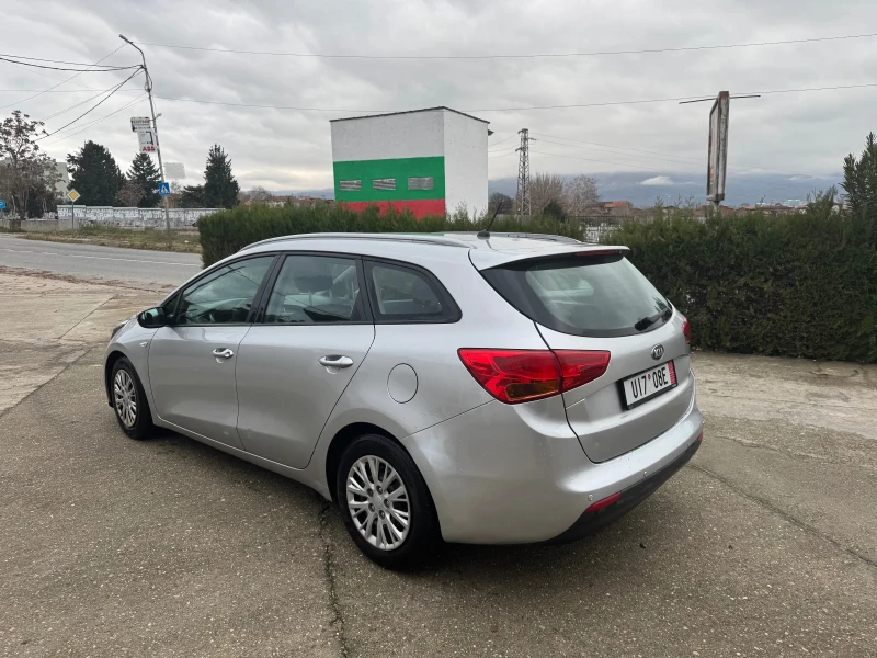 Kia Ceed 1.6 CRDI, снимка 2 - Автомобили и джипове - 53323520