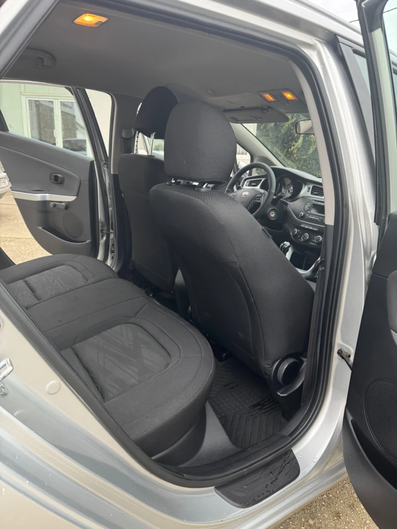 Kia Ceed 1.6 CRDI, снимка 10 - Автомобили и джипове - 53323520