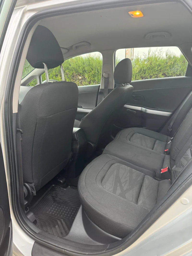 Kia Ceed 1.6 CRDI, снимка 8 - Автомобили и джипове - 53323520