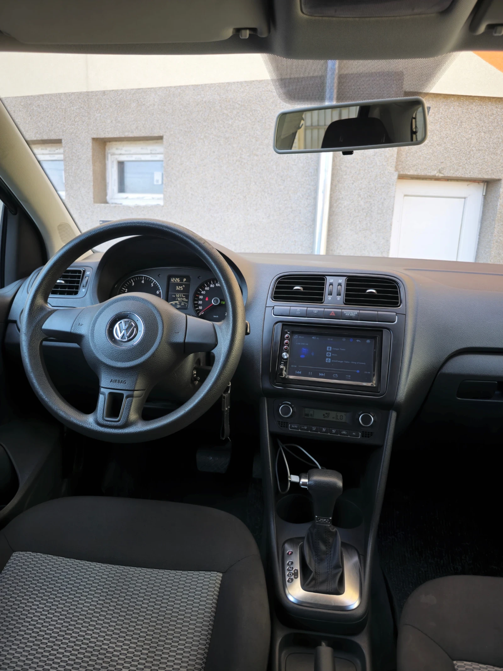 VW Polo 1.4 DSG - изображение 7