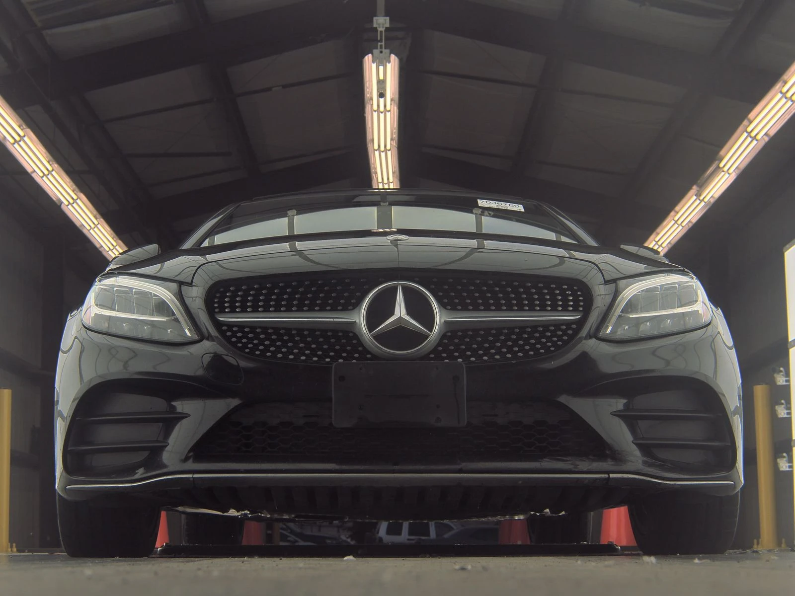 Mercedes-Benz C 300 AMG LINE/BURMESTER/KEYLESS/PANO/LANE ASSIST - изображение 3