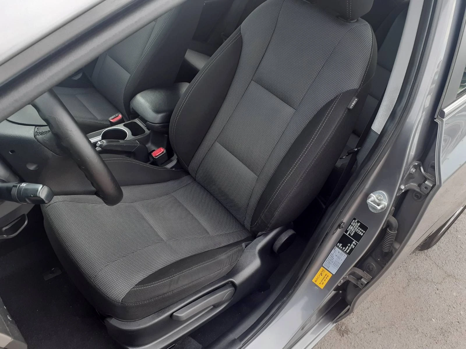 Hyundai I30 1.6 I NAVI KAMERA PREMIUM - изображение 8