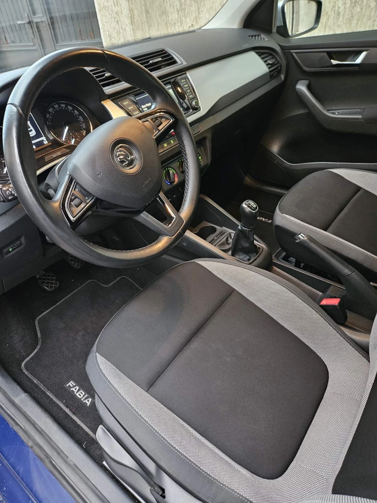 Skoda Fabia 1.0 MPI - изображение 8