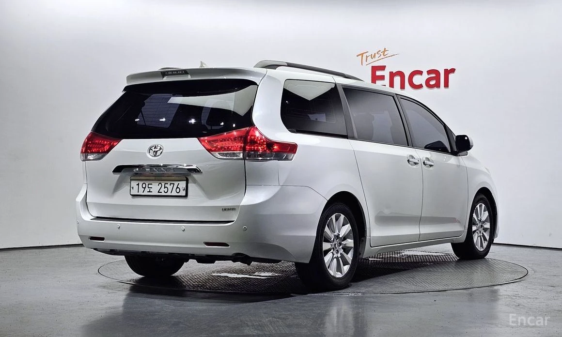 Toyota Sienna  - изображение 2