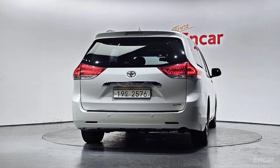 Toyota Sienna  - изображение 4