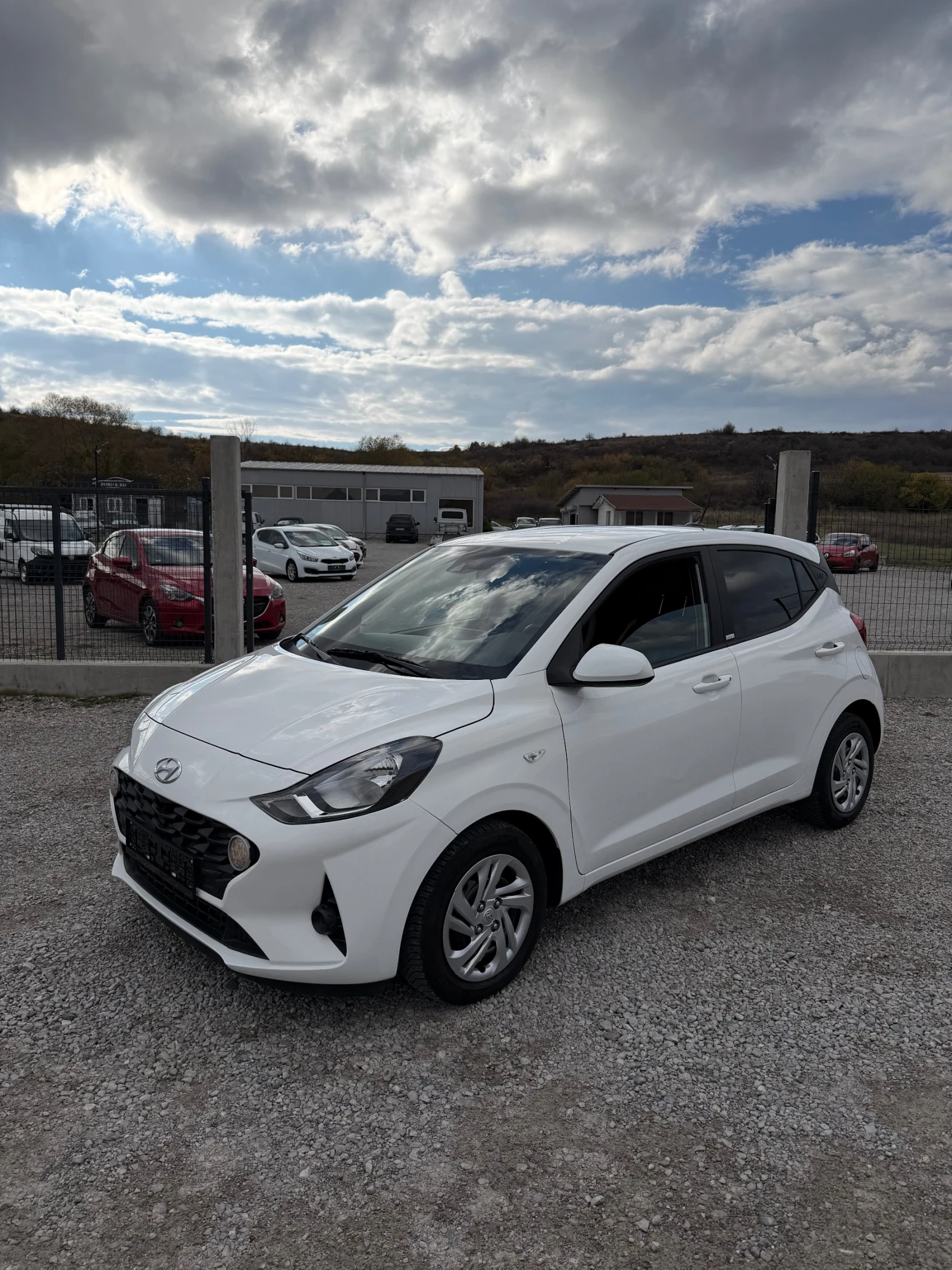 Hyundai I10 1.0i EURO 6d * 34.000KM* SERVICE BOOK TUV COC | Mobile.bg   2