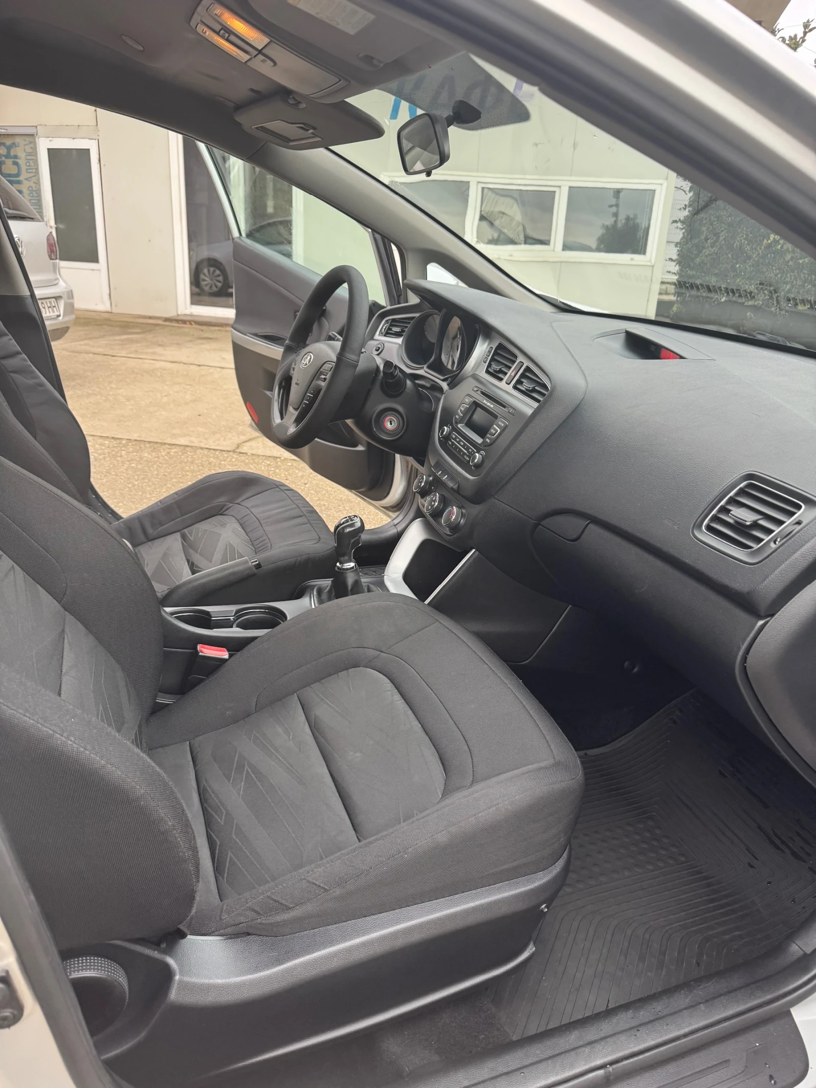 Kia Ceed 1.6 CRDI | Mobile.bg � ����������� 11