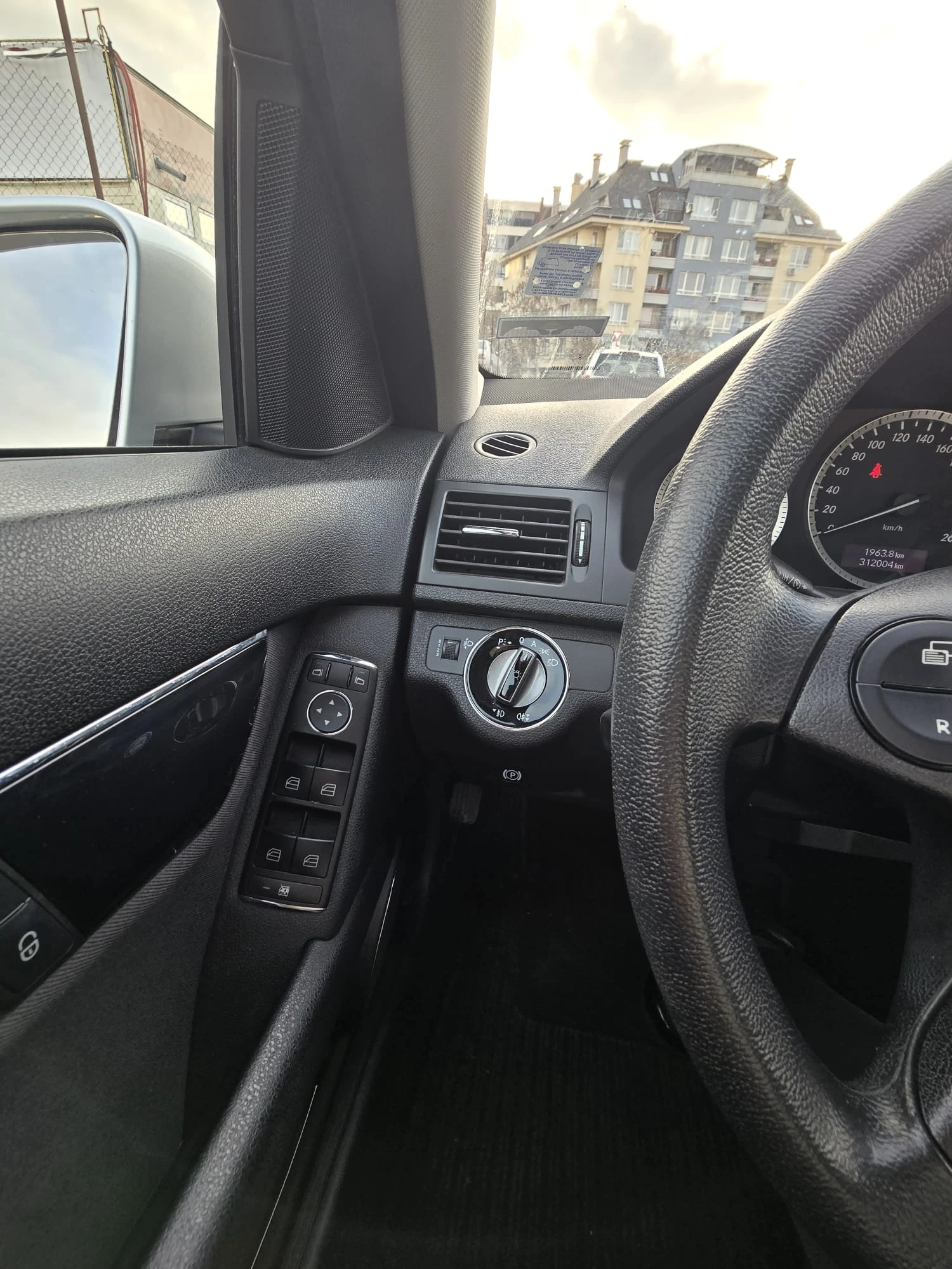 Mercedes-Benz C 200, снимка 10 - Автомобили и джипове - 53757469