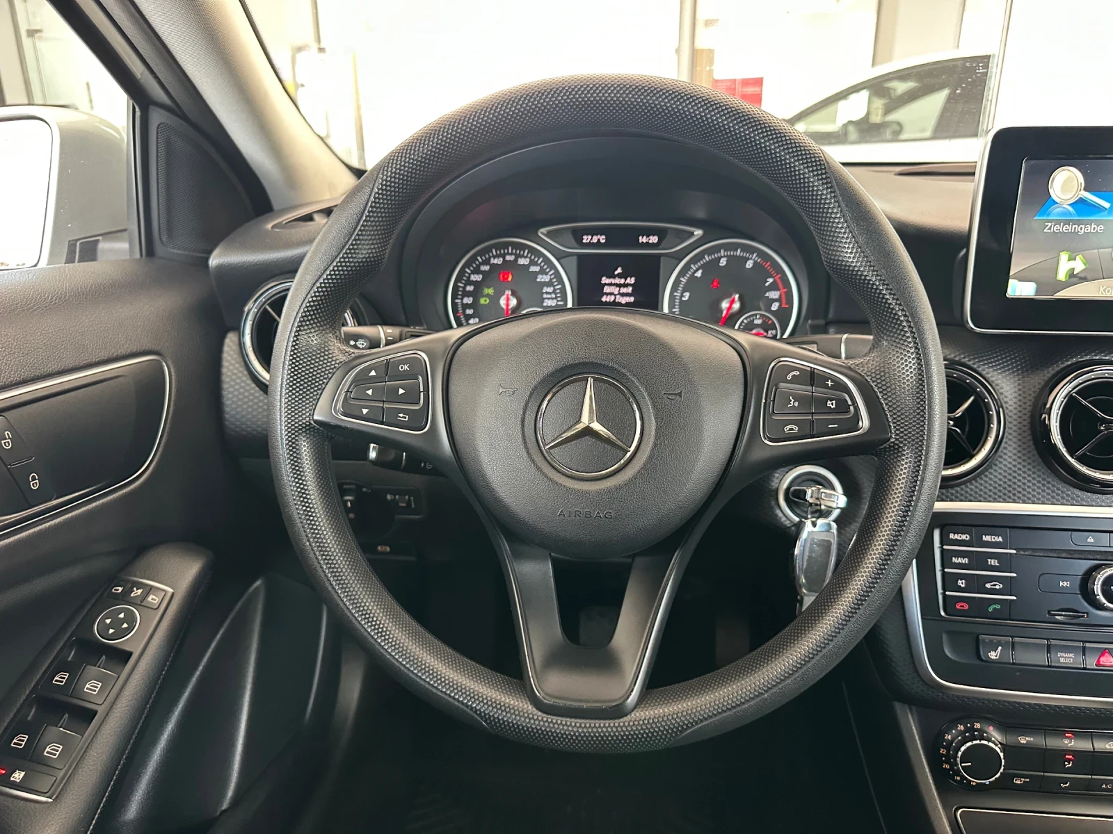 Mercedes-Benz A 180, снимка 10 - Автомобили и джипове - 54531111