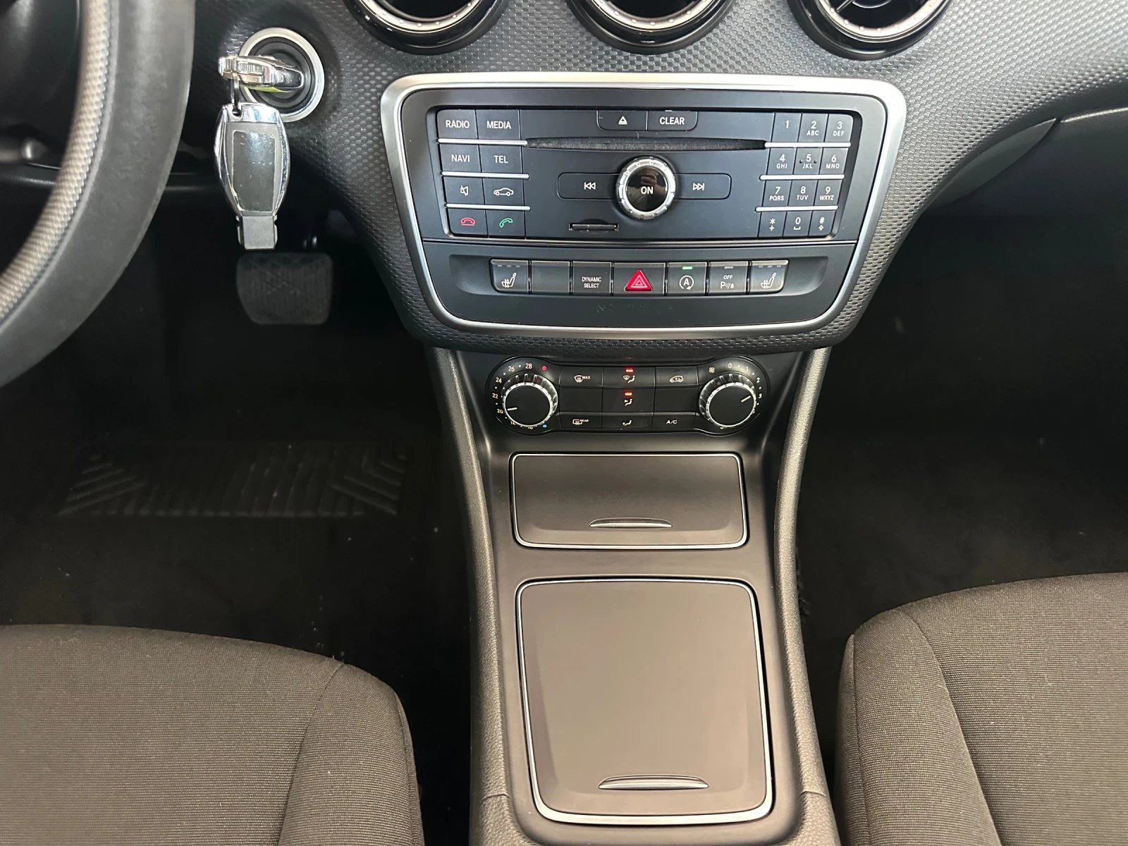 Mercedes-Benz A 180, снимка 12 - Автомобили и джипове - 54531111