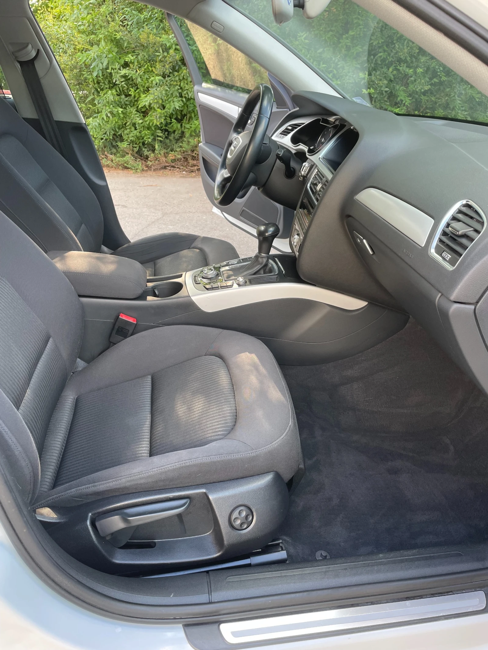 Audi A4 Avant 2.0 TDI, снимка 10 - Автомобили и джипове - 55053236
