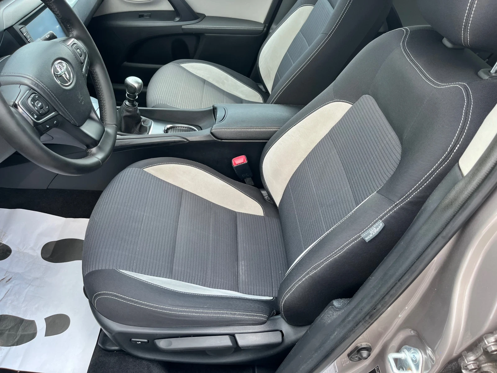 Toyota Avensis 1.8 16V FACE, снимка 11 - Автомобили и джипове - 55504016