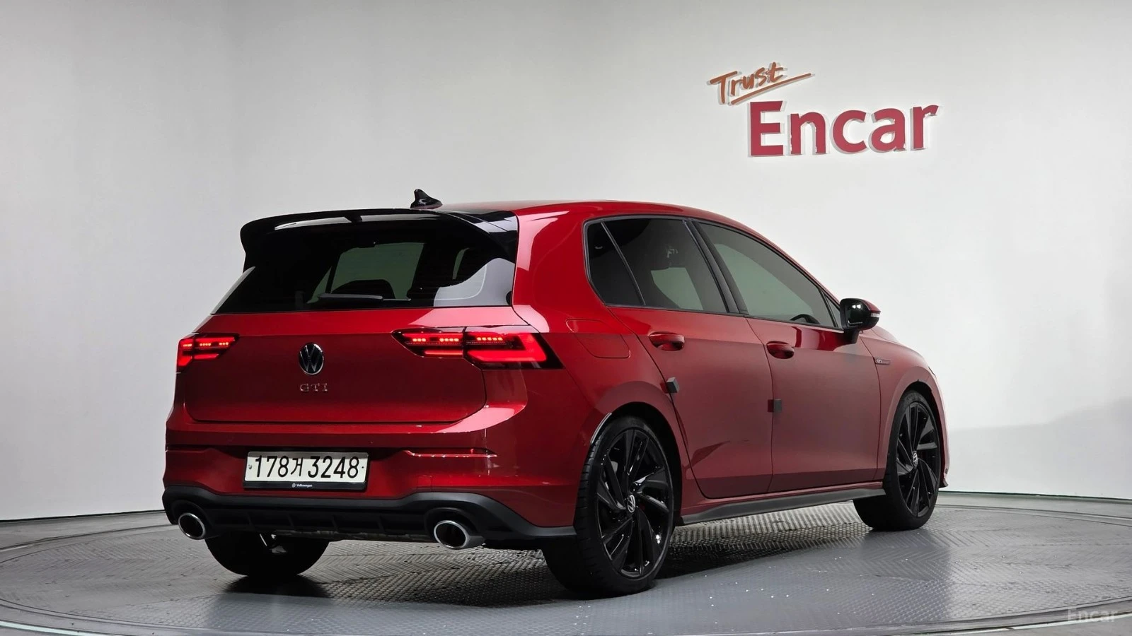 VW Golf GTI* 2.0* ДИСТРОНИК* ПОДГРЕВ* ОБДУХВАНЕ* HUD* , снимка 3 - Автомобили и джипове - 55559834