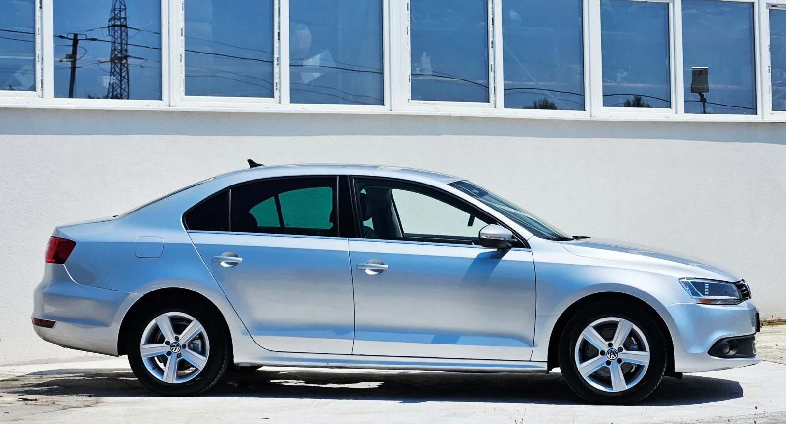 VW Jetta 1.6TDI 2013 Highline Executive Line, снимка 5 - Автомобили и джипове - 56078305