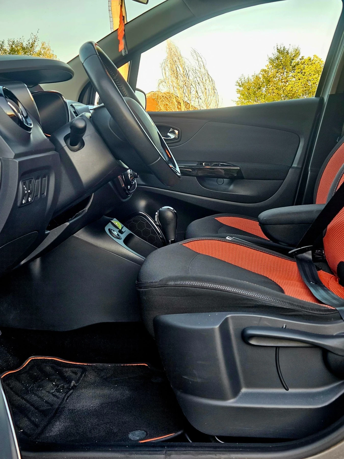 Renault Captur Автоматик Orange Edition , снимка 8 - Автомобили и джипове - 56078305
