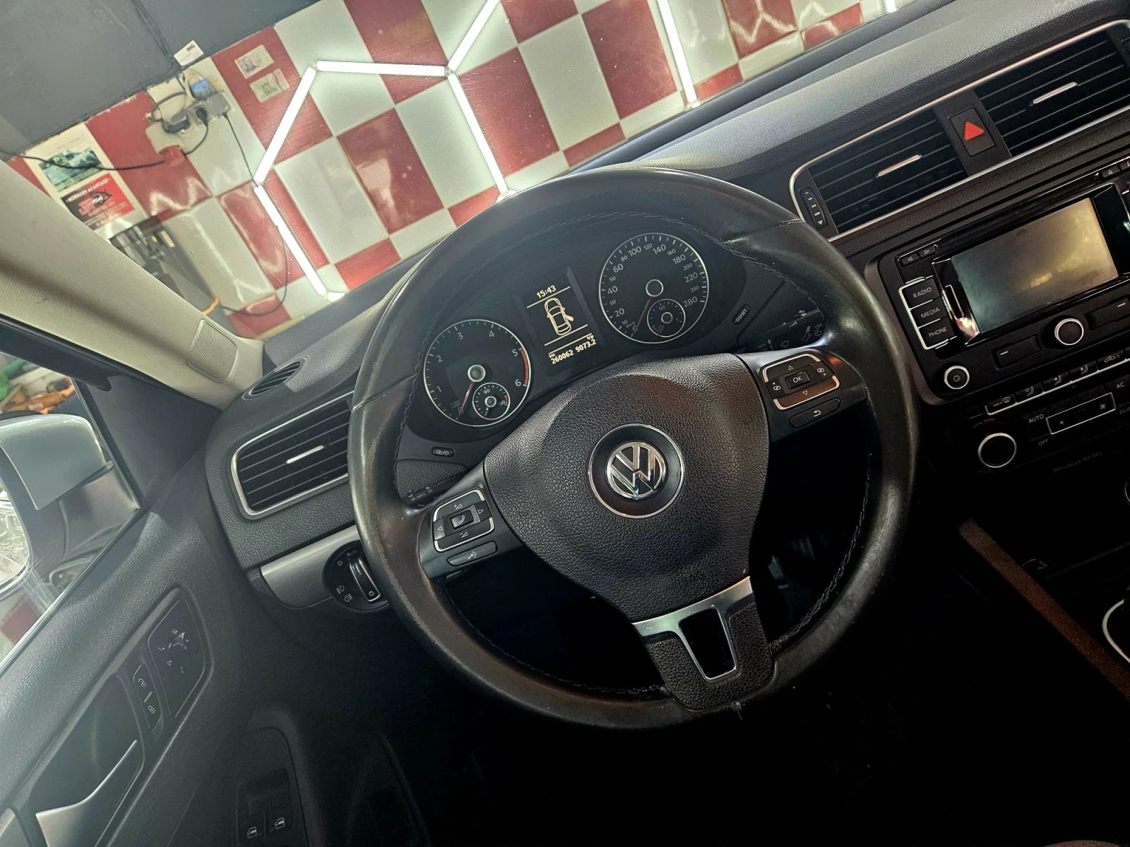 VW Jetta 1.6TDI 2013 Highline Executive Line, снимка 11 - Автомобили и джипове - 56078305
