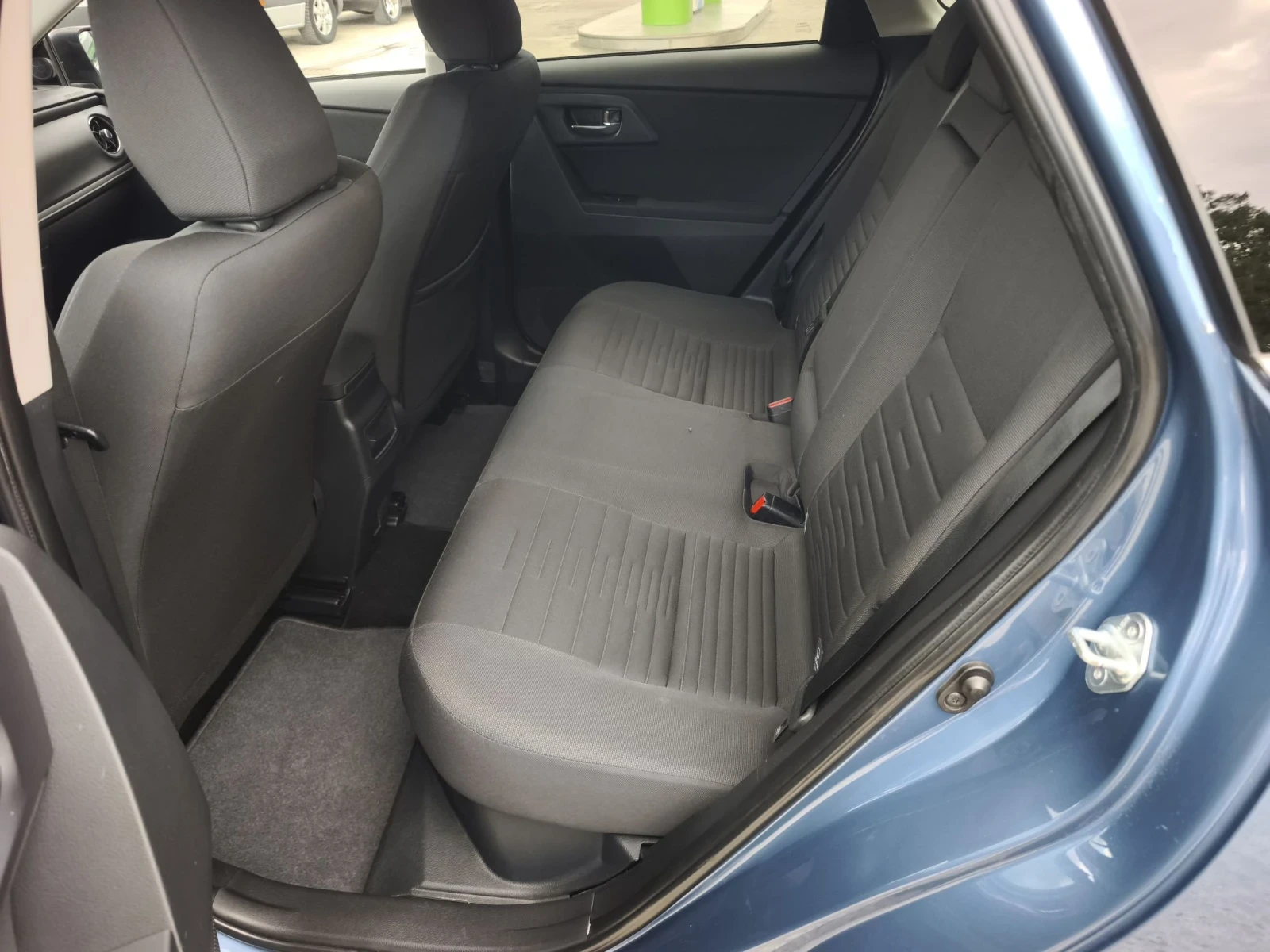 Toyota Auris 1.8 HYBRID FULL SERVICE IN NEW !!!, снимка 12 - Автомобили и джипове - 56315185