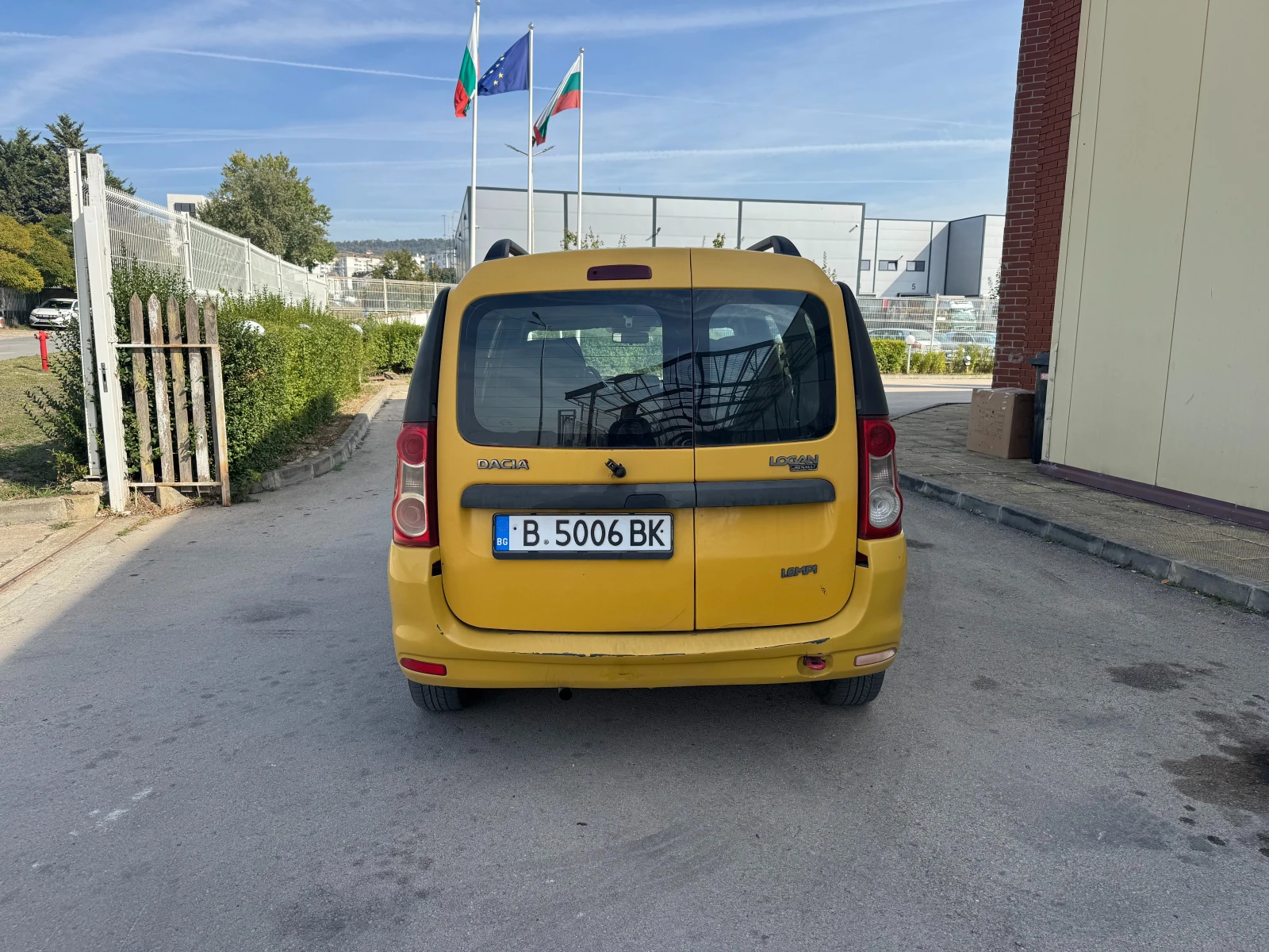 Dacia Logan 1.6 8V, снимка 6 - Автомобили и джипове - 56506359