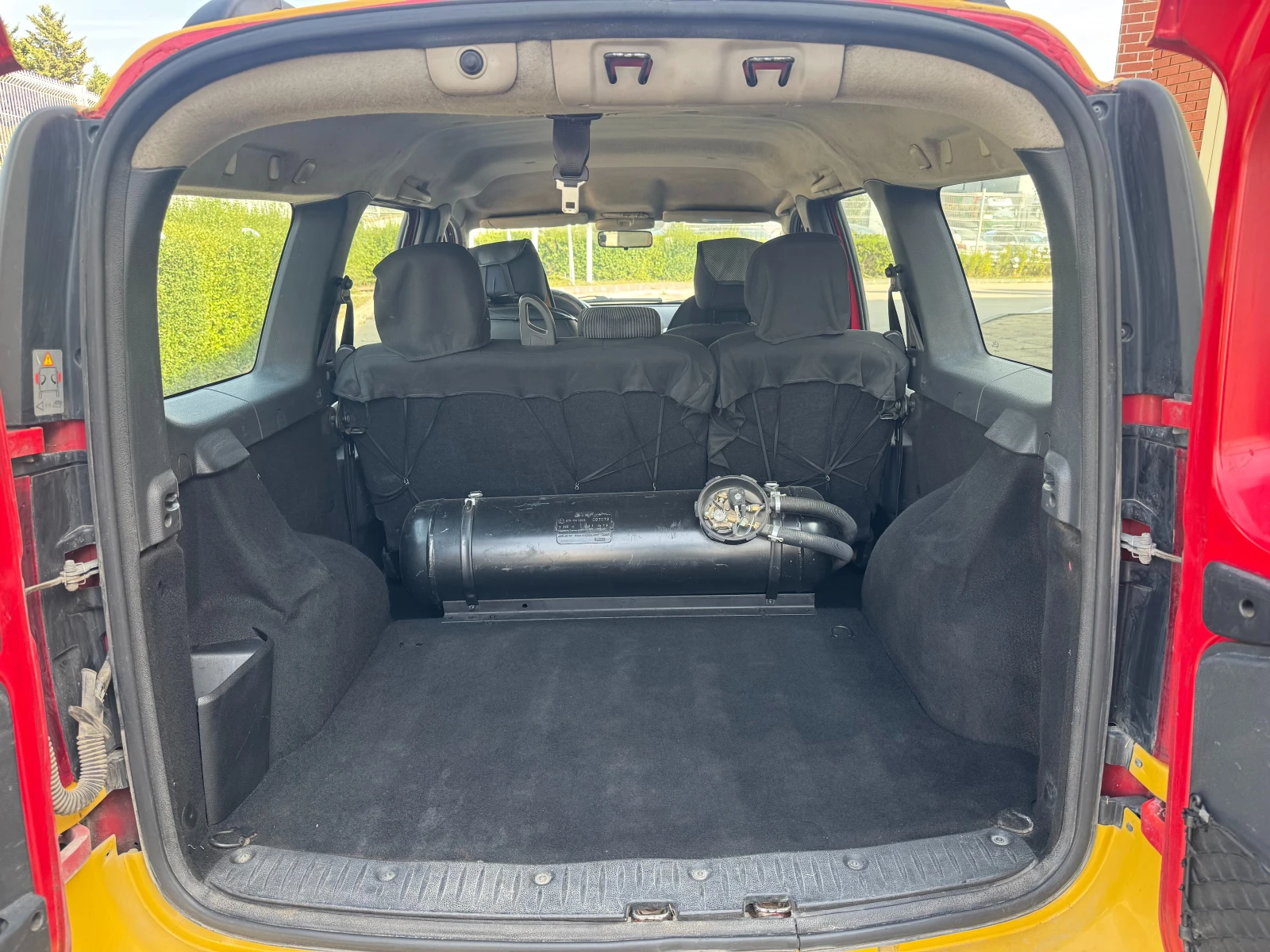 Dacia Logan 1.6 8V, снимка 10 - Автомобили и джипове - 56506359