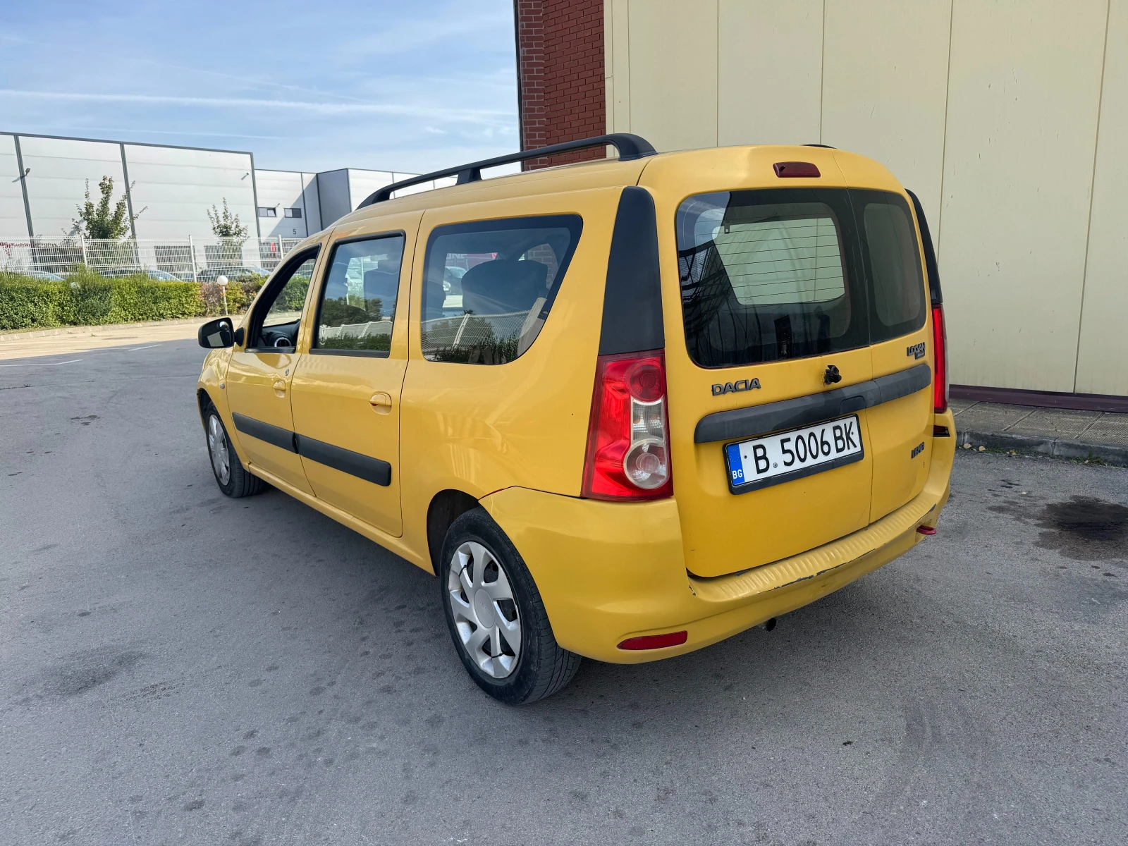 Dacia Logan 1.6 8V, снимка 5 - Автомобили и джипове - 56506359