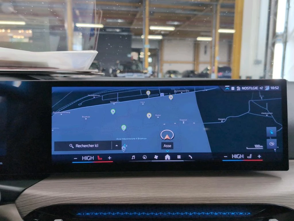 BMW i4 eDrive40  Leather LED Navi 94% SoH, снимка 9 - Автомобили и джипове - 56722659