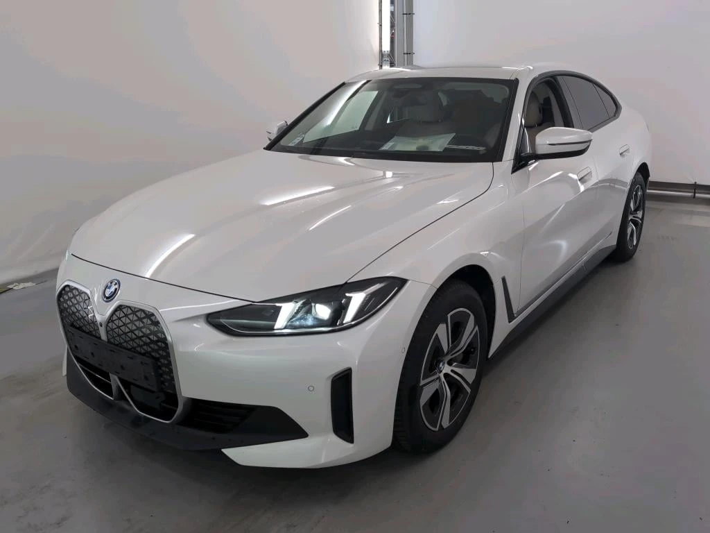 BMW i4 eDrive40  Leather LED Navi 94% SoH, снимка 2 - Автомобили и джипове - 56722659