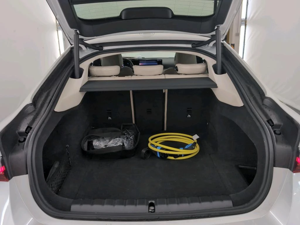 BMW i4 eDrive40  Leather LED Navi 94% SoH, снимка 12 - Автомобили и джипове - 56722659