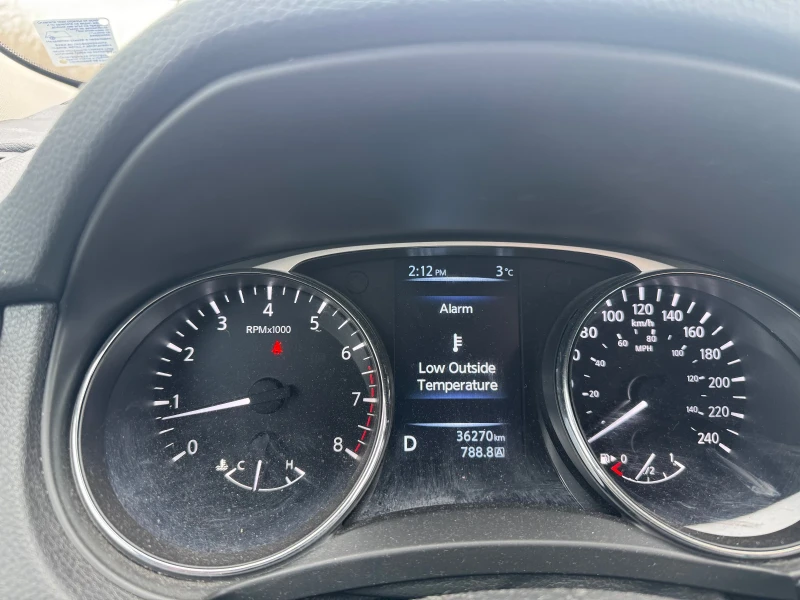 Nissan Rogue Газ, бавни скорости, снимка 12 - Автомобили и джипове - 52650256