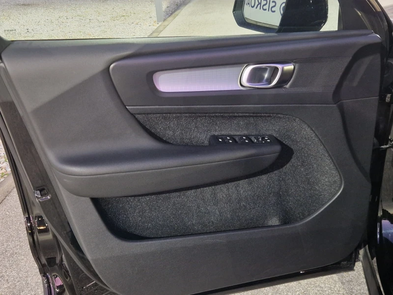 Volvo XC40 2.0d CAMERA* AUT-8* FUL LED* I-COCPIT* 2020, снимка 9 - Автомобили и джипове - 53237362