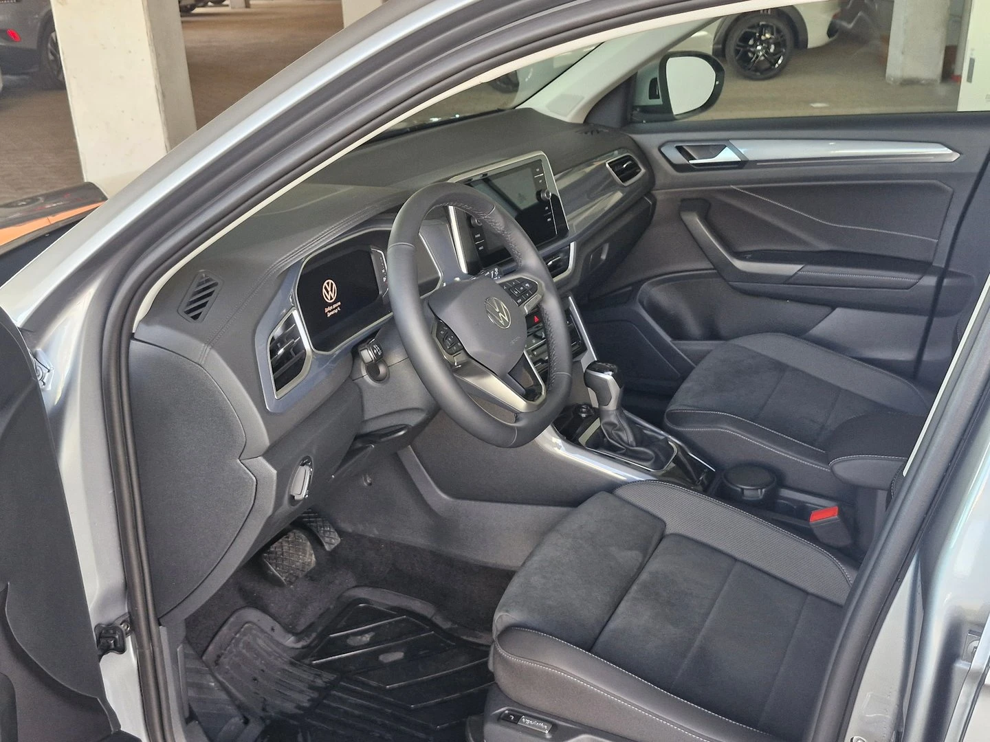 VW T-Roc VW T- Roc Style Plus 1.5 TSI OPF DSG - изображение 6