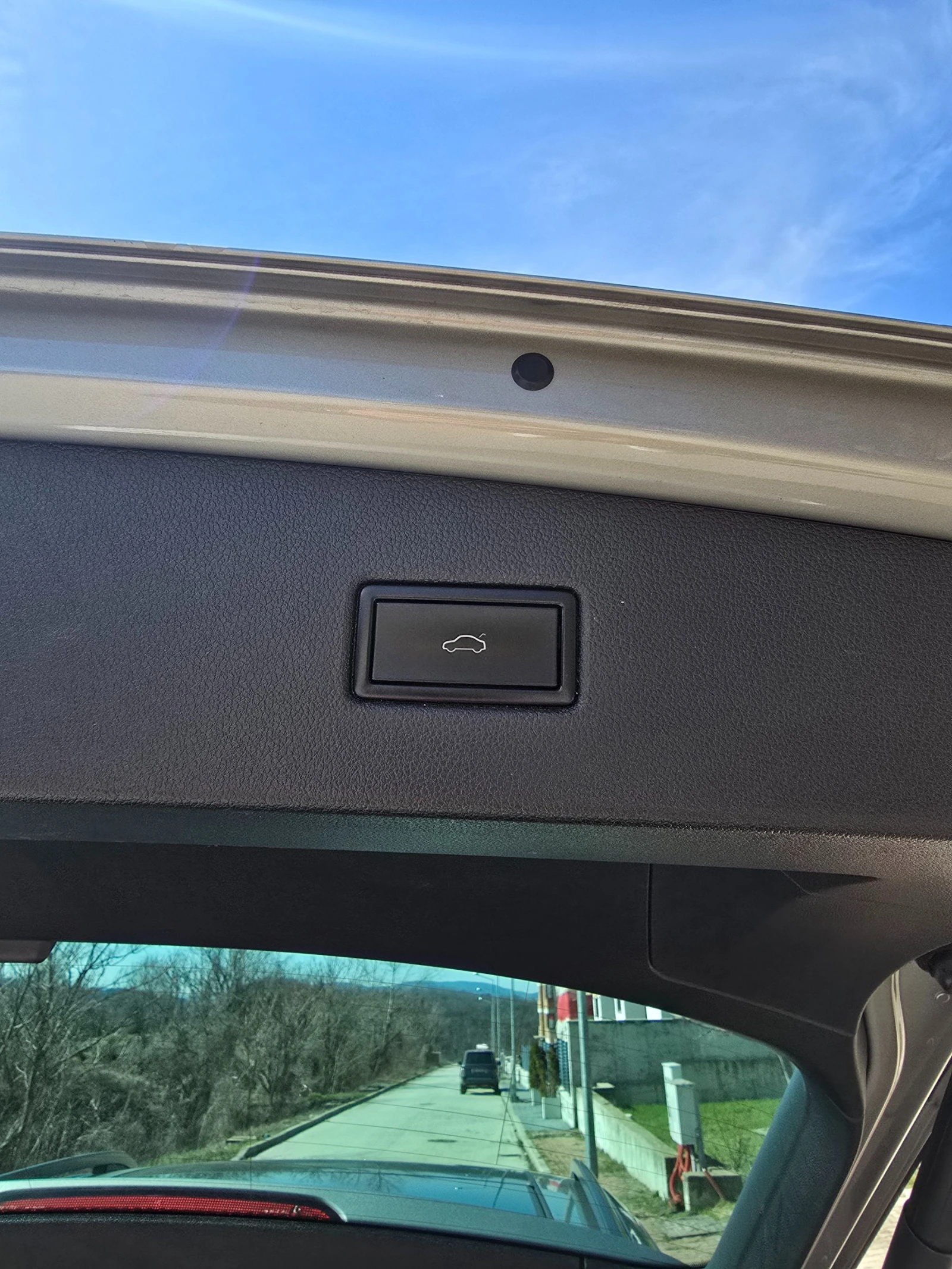 VW Tiguan 1.5TSI 150hp* Camera 360 * Panorama* Distronic, снимка 17 - Автомобили и джипове - 54211922